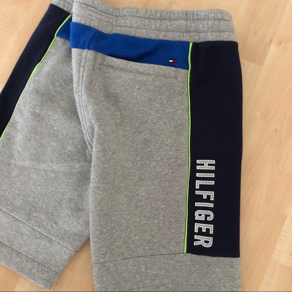 🏡 Moving sale  Price Firm Hilfiger Sport line men’s shorts - Picture 5 of 7